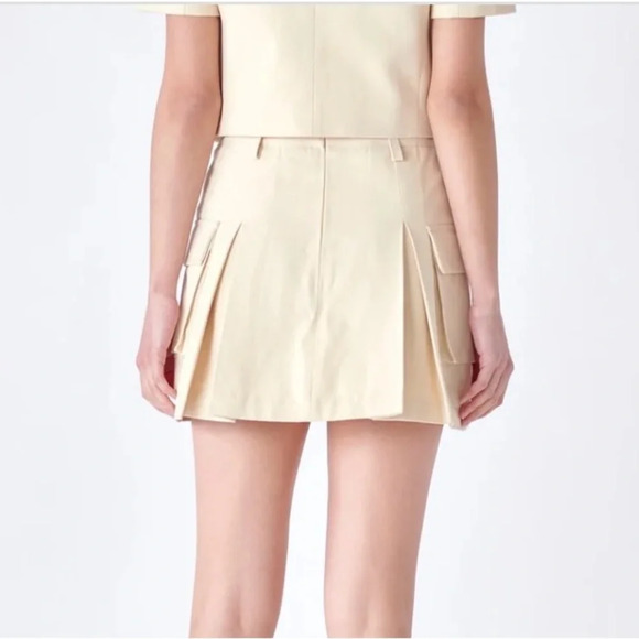 English Factory Flap Pocket Mini Cargo Skort, Beige, Size Small, NWOT, Utility - Picture 5 of 14